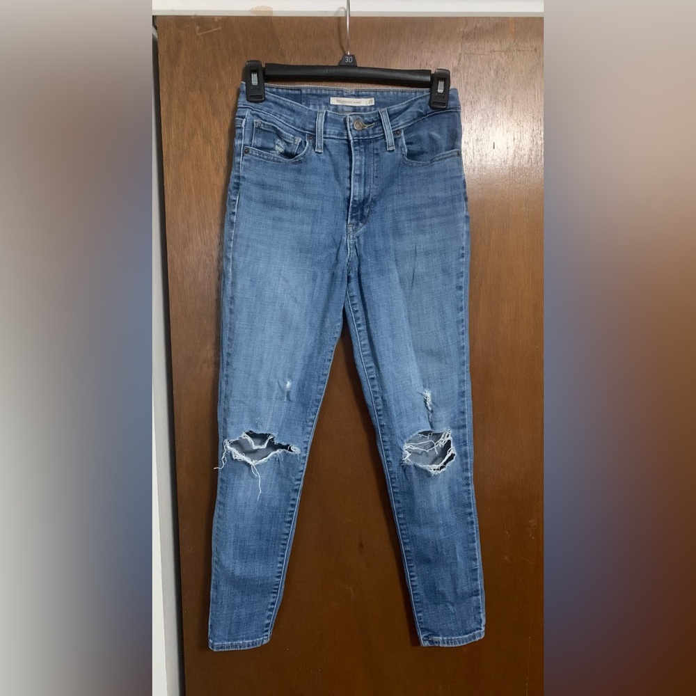 Levi's Ripped Skinny Jeans in Blue